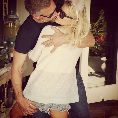 jessica simpson naked|Jessica Simpson posted a fully naked picture and fans all spotted。